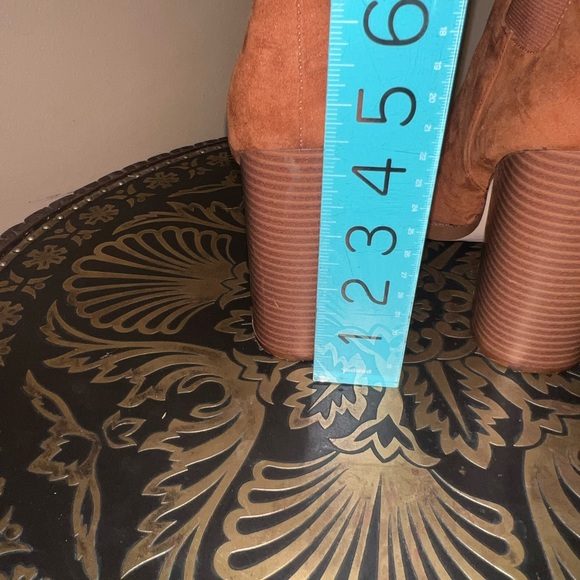 Ladies Womens sz 8 Guess tan/brown suede 4 1/2” wedge booties boots - Picture 4 of 7